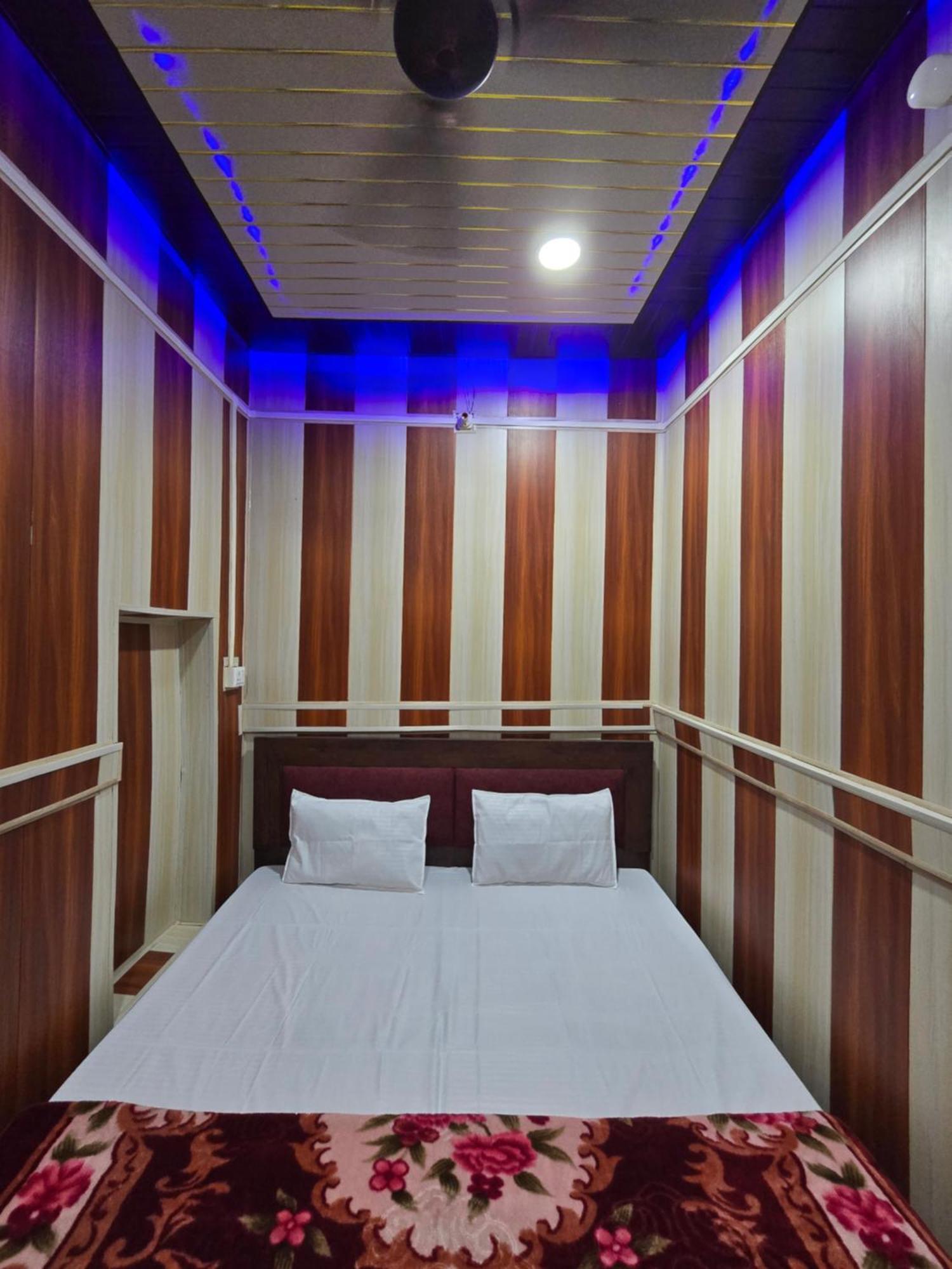 Ramlala Paying Guest House Stay Just 100M From Saryu Ghat, Ayodhya Bagian luar foto