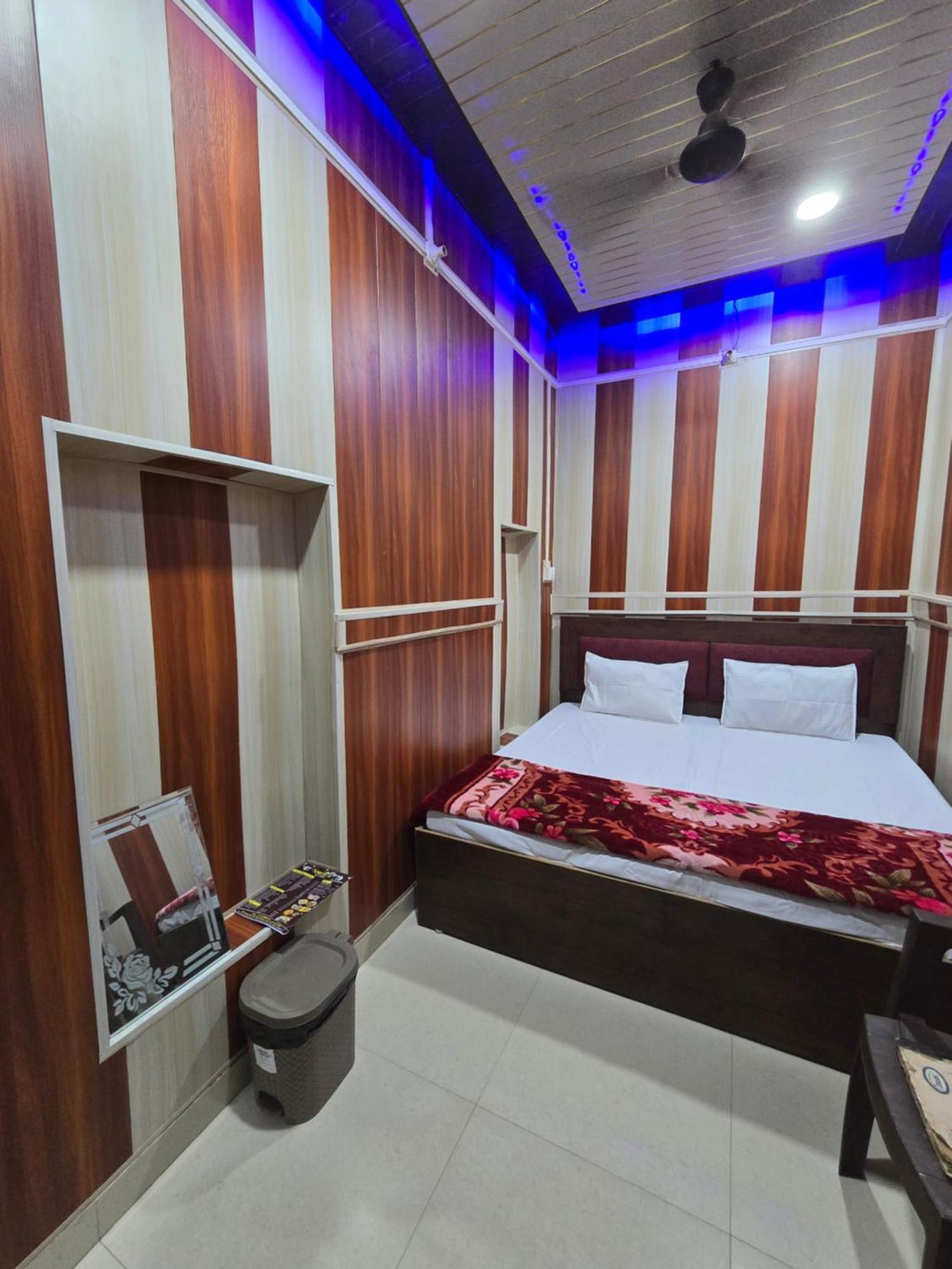 Ramlala Paying Guest House Stay Just 100M From Saryu Ghat, Ayodhya Bagian luar foto