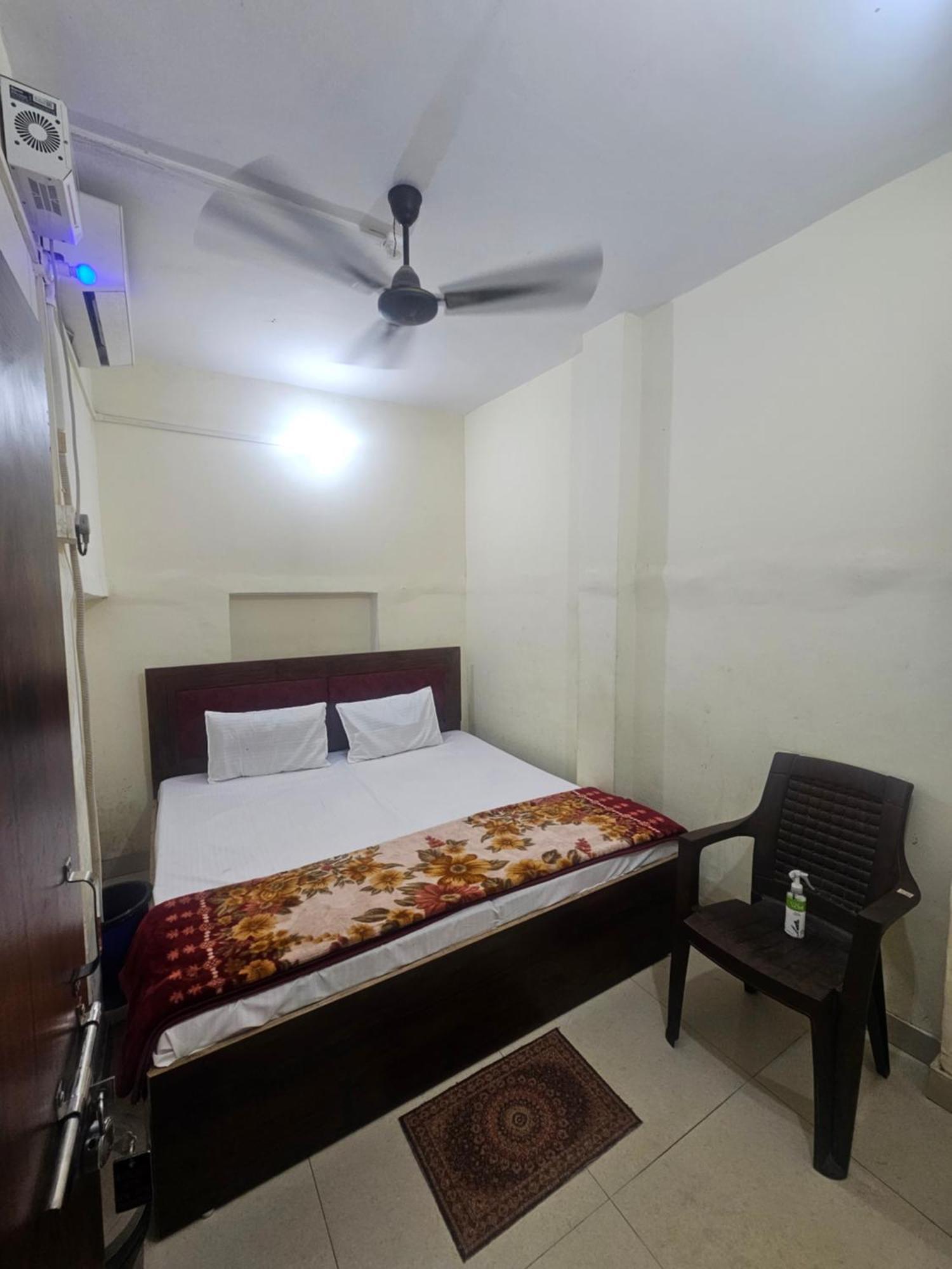 Ramlala Paying Guest House Stay Just 100M From Saryu Ghat, Ayodhya Ruang foto