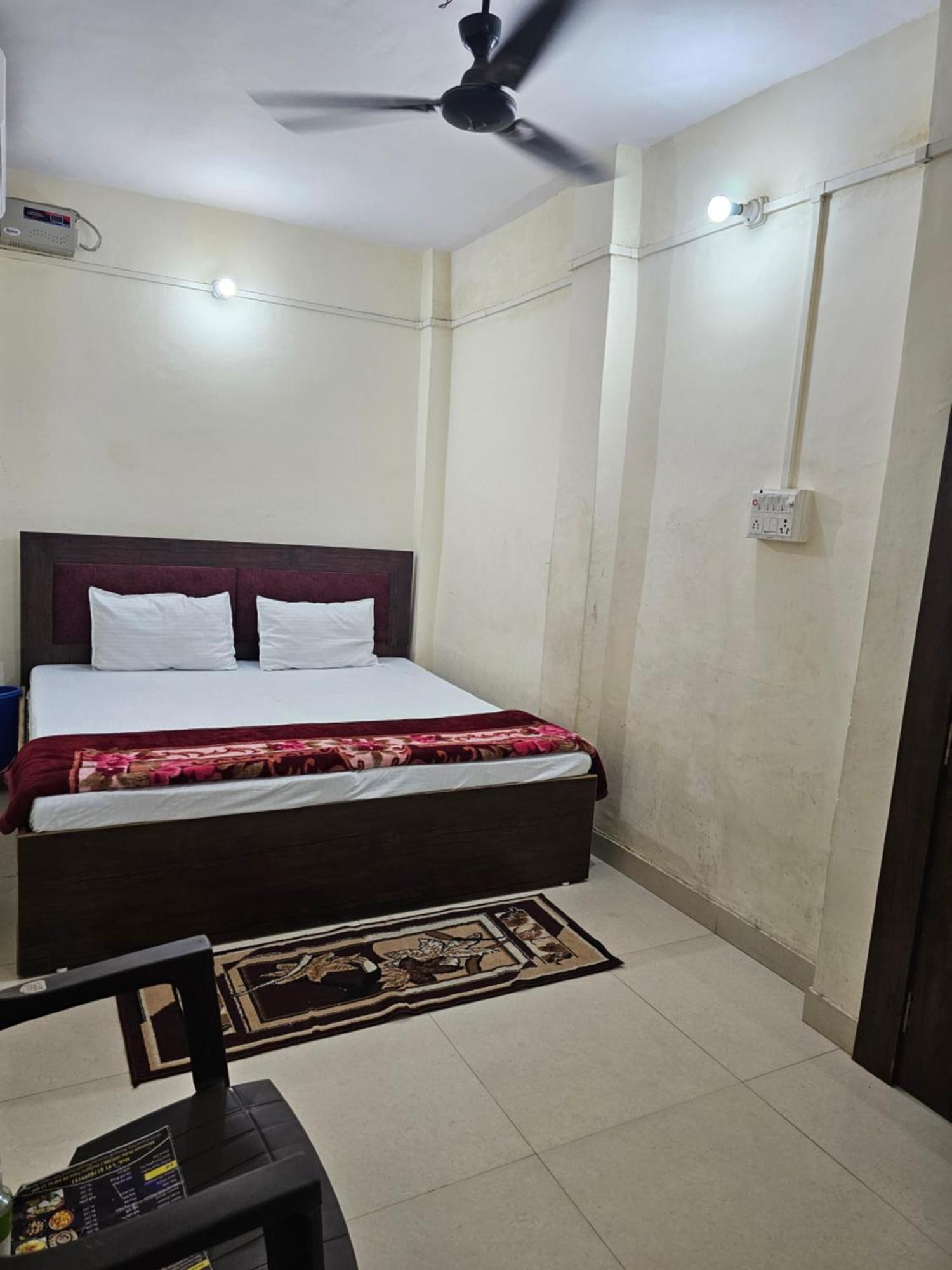 Ramlala Paying Guest House Stay Just 100M From Saryu Ghat, Ayodhya Bagian luar foto