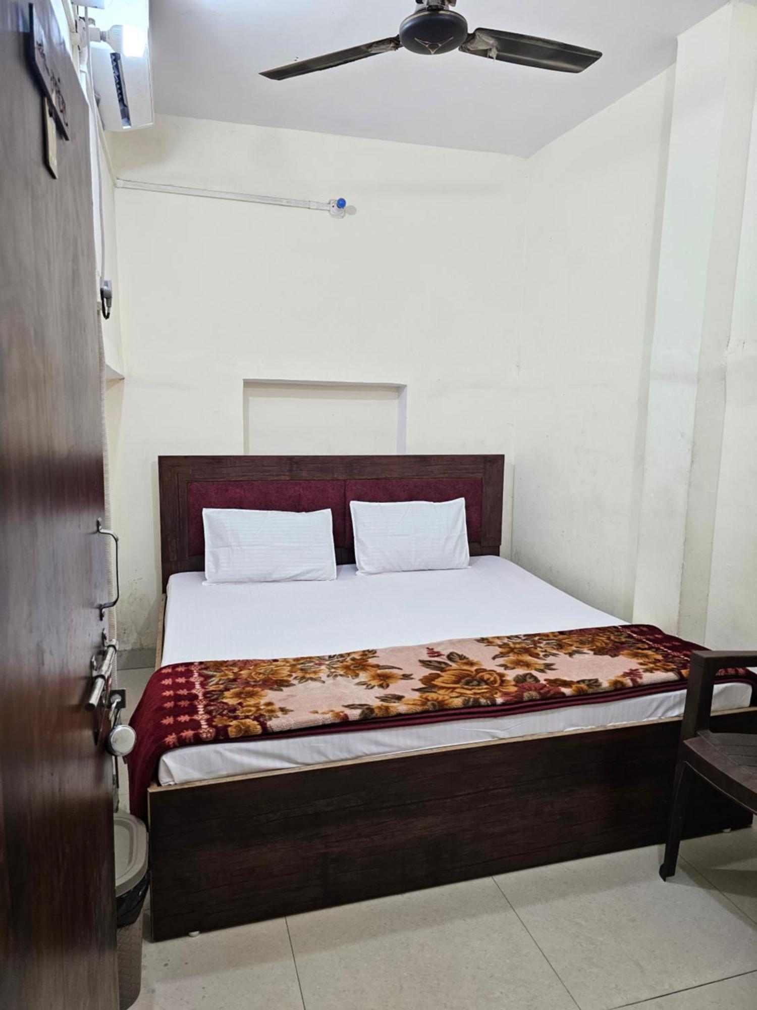 Ramlala Paying Guest House Stay Just 100M From Saryu Ghat, Ayodhya Bagian luar foto